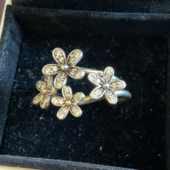 Two Pandora daisy rings puzzle pieces - Picture 2 of 5